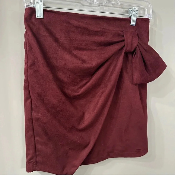 Storia Mini Skirt Suede Faux Wrap Bow Mini Skirt Burgundy Size Small - Picture 1 of 4